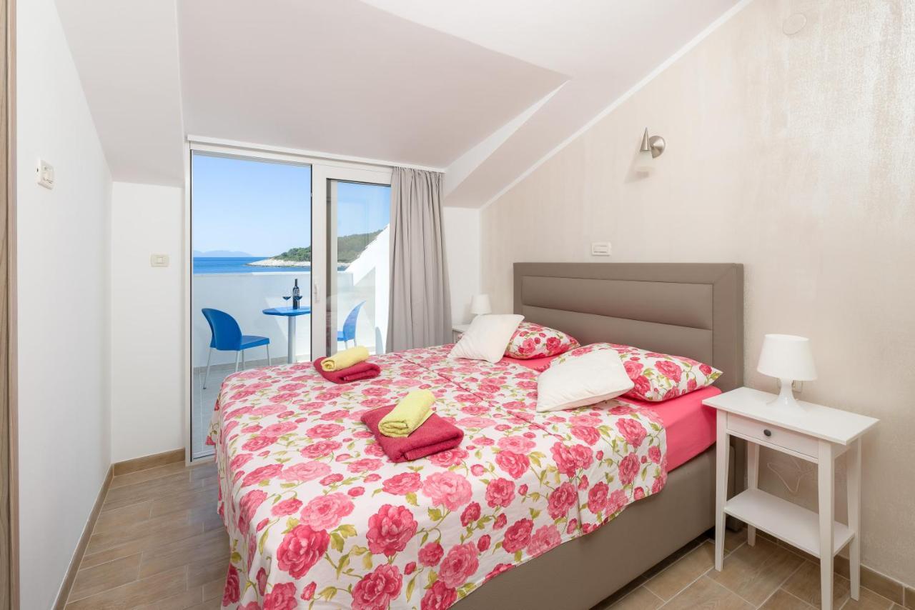 Luxury Bellavista Amazing Sea Holidays With Private Beach & Parking Milna Kültér fotó