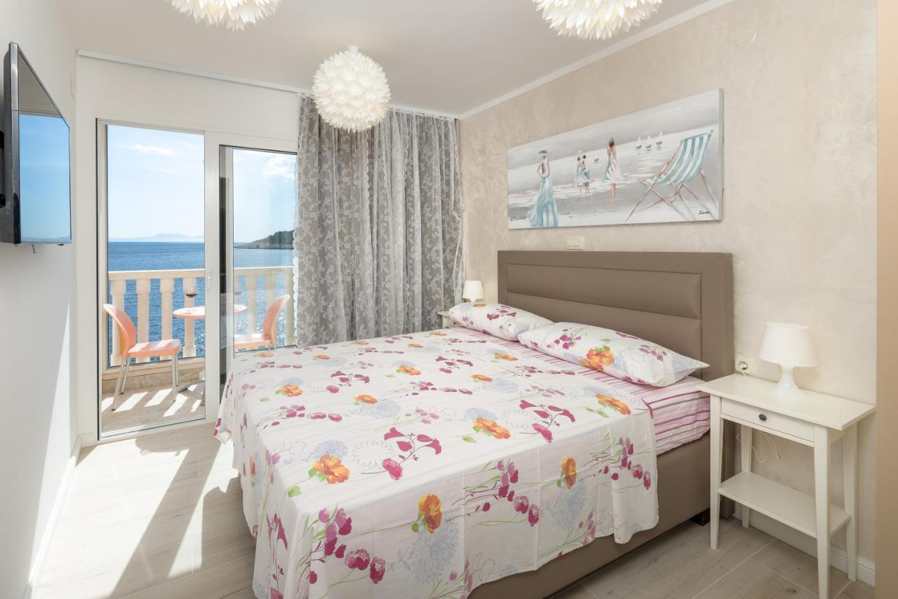 Luxury Bellavista Amazing Sea Holidays With Private Beach & Parking Milna Kültér fotó