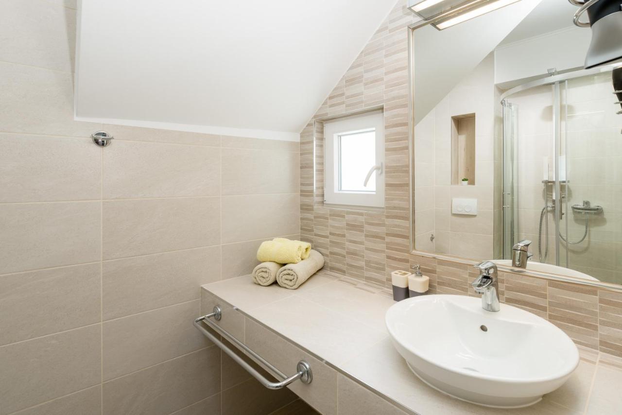 Luxury Bellavista Amazing Sea Holidays With Private Beach & Parking Milna Kültér fotó