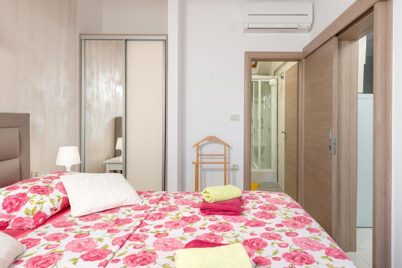Luxury Bellavista Amazing Sea Holidays With Private Beach & Parking Milna Kültér fotó