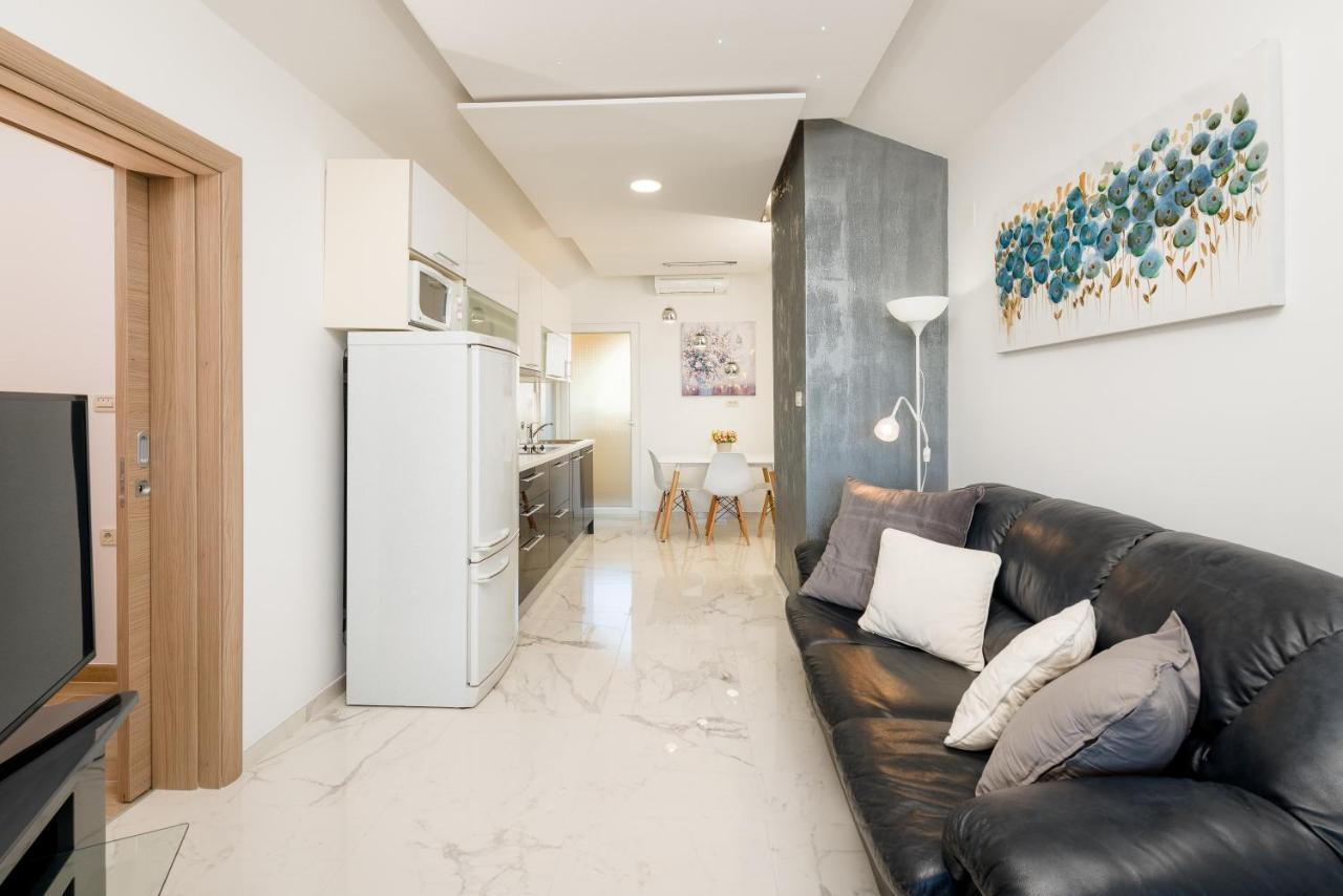 Luxury Bellavista Amazing Sea Holidays With Private Beach & Parking Milna Kültér fotó