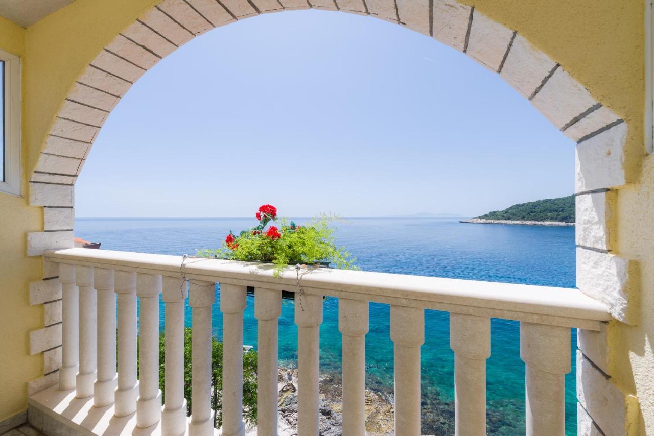 Luxury Bellavista Amazing Sea Holidays With Private Beach & Parking Milna Kültér fotó