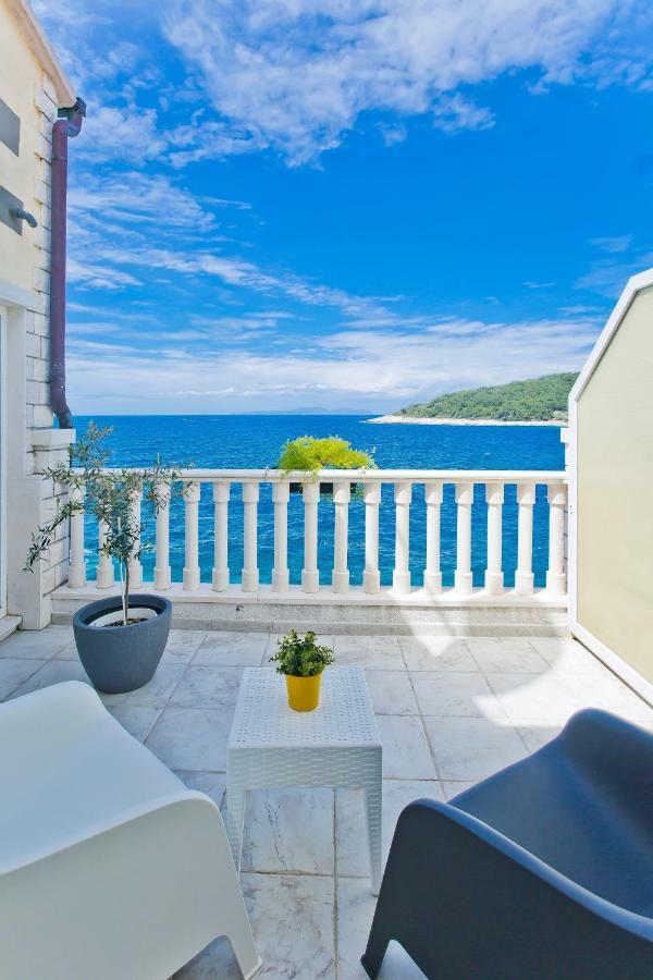 Luxury Bellavista Amazing Sea Holidays With Private Beach & Parking Milna Kültér fotó