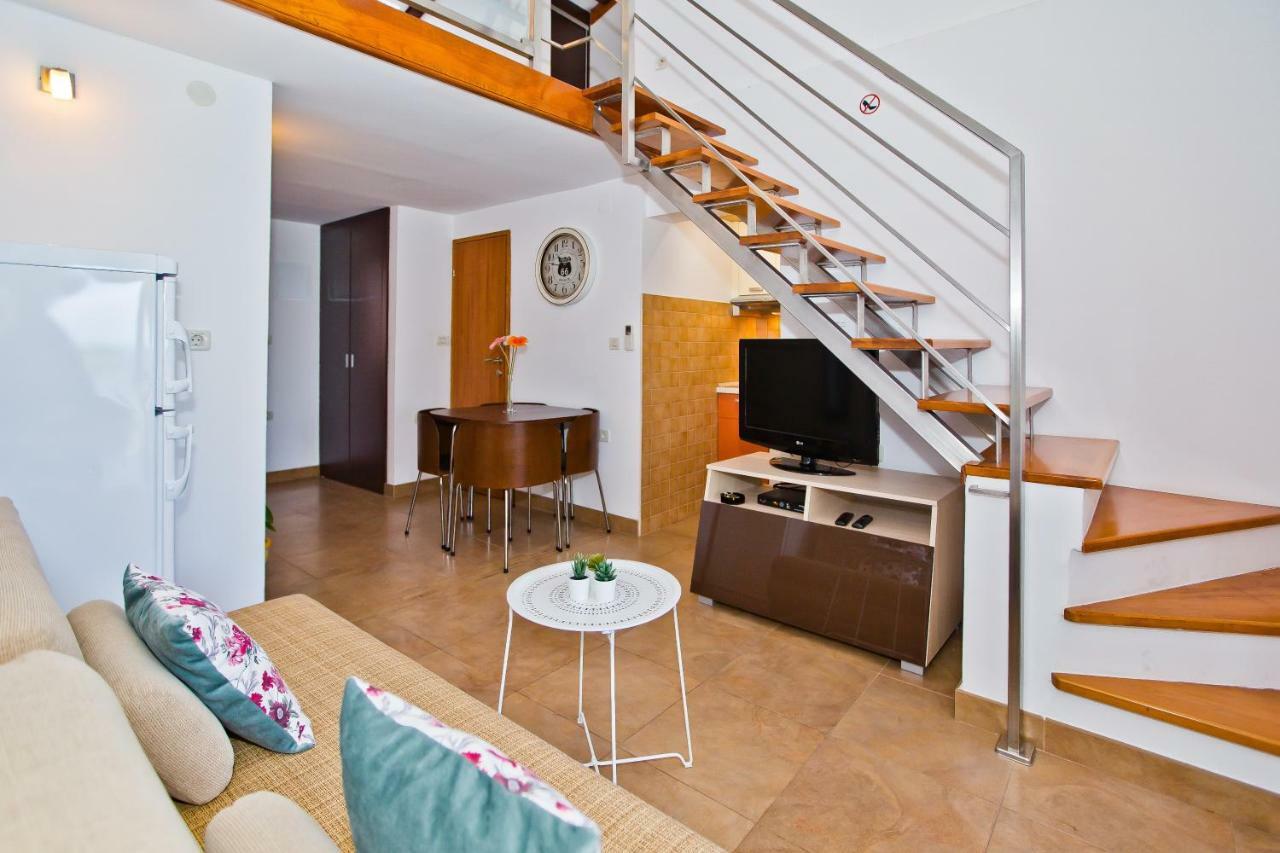 Luxury Bellavista Amazing Sea Holidays With Private Beach & Parking Milna Kültér fotó