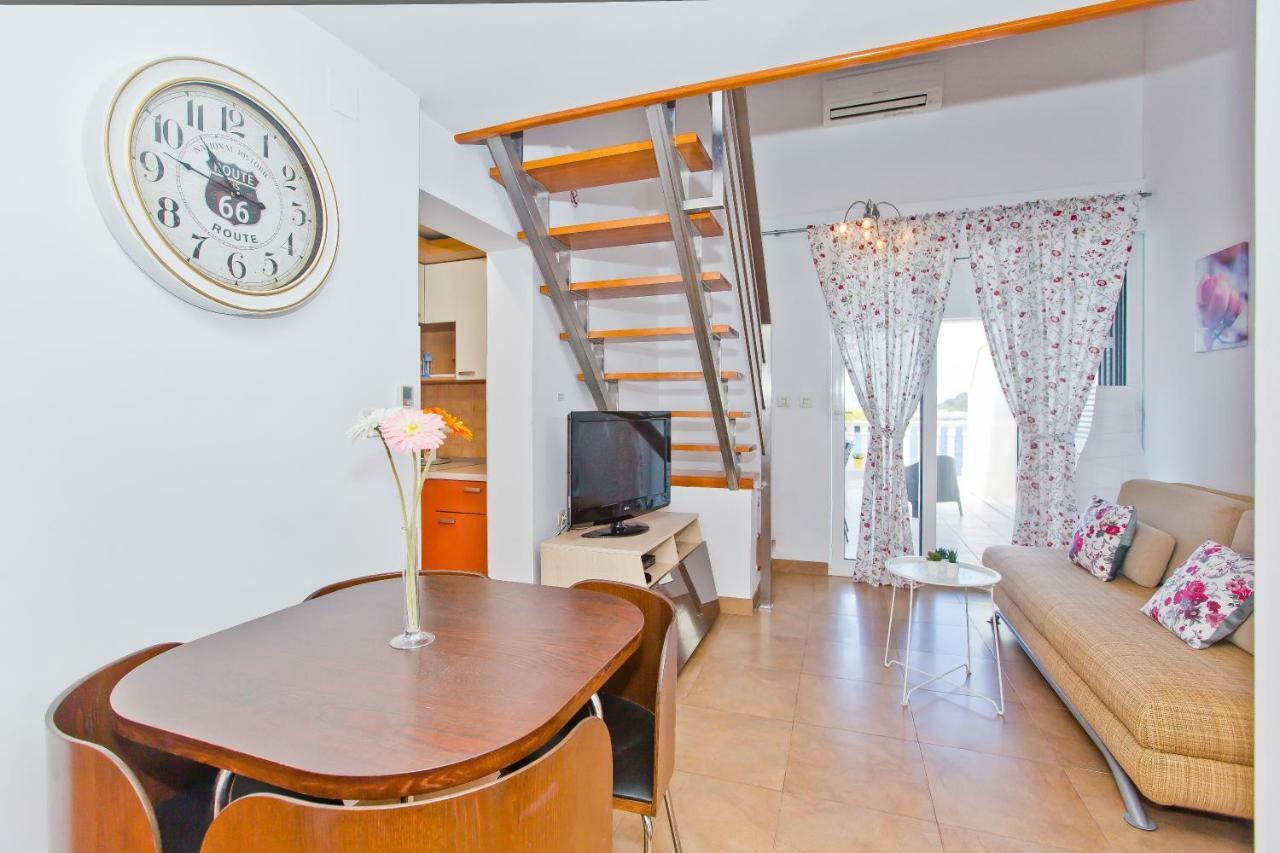 Luxury Bellavista Amazing Sea Holidays With Private Beach & Parking Milna Kültér fotó